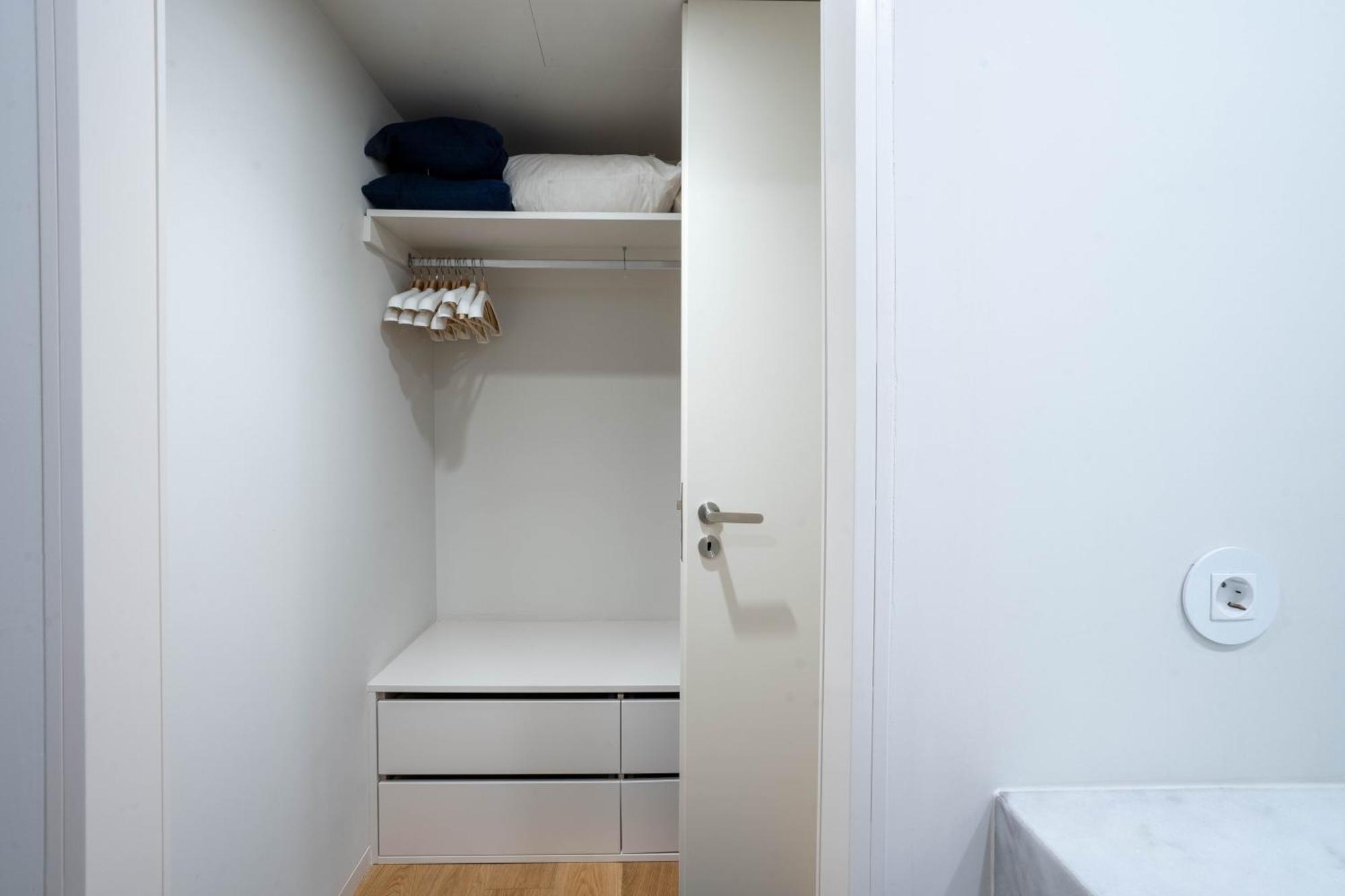 Primrose 1Br Delight W Parking By Lovelystay 포르투 외부 사진