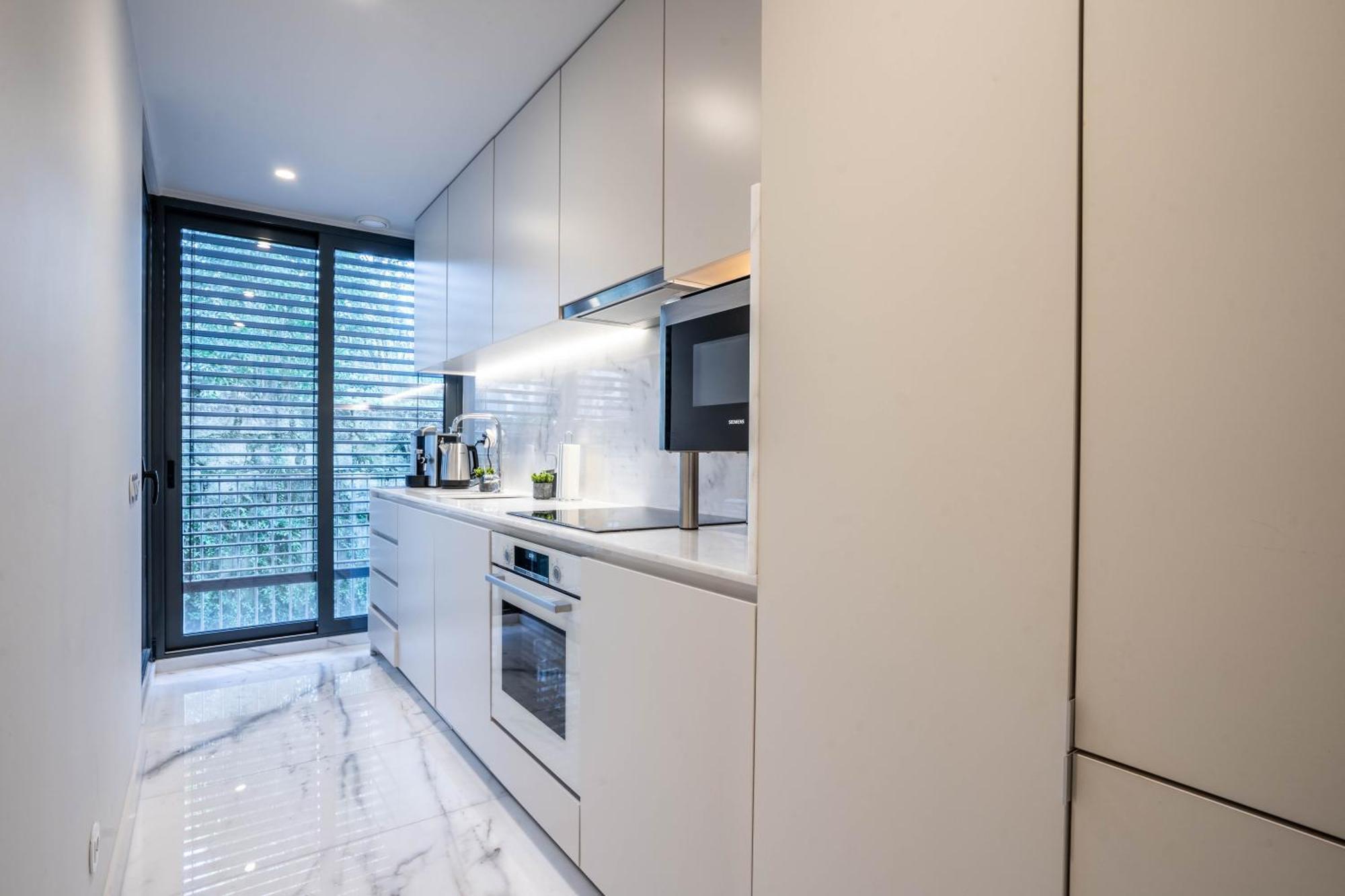 Primrose 1Br Delight W Parking By Lovelystay 포르투 외부 사진