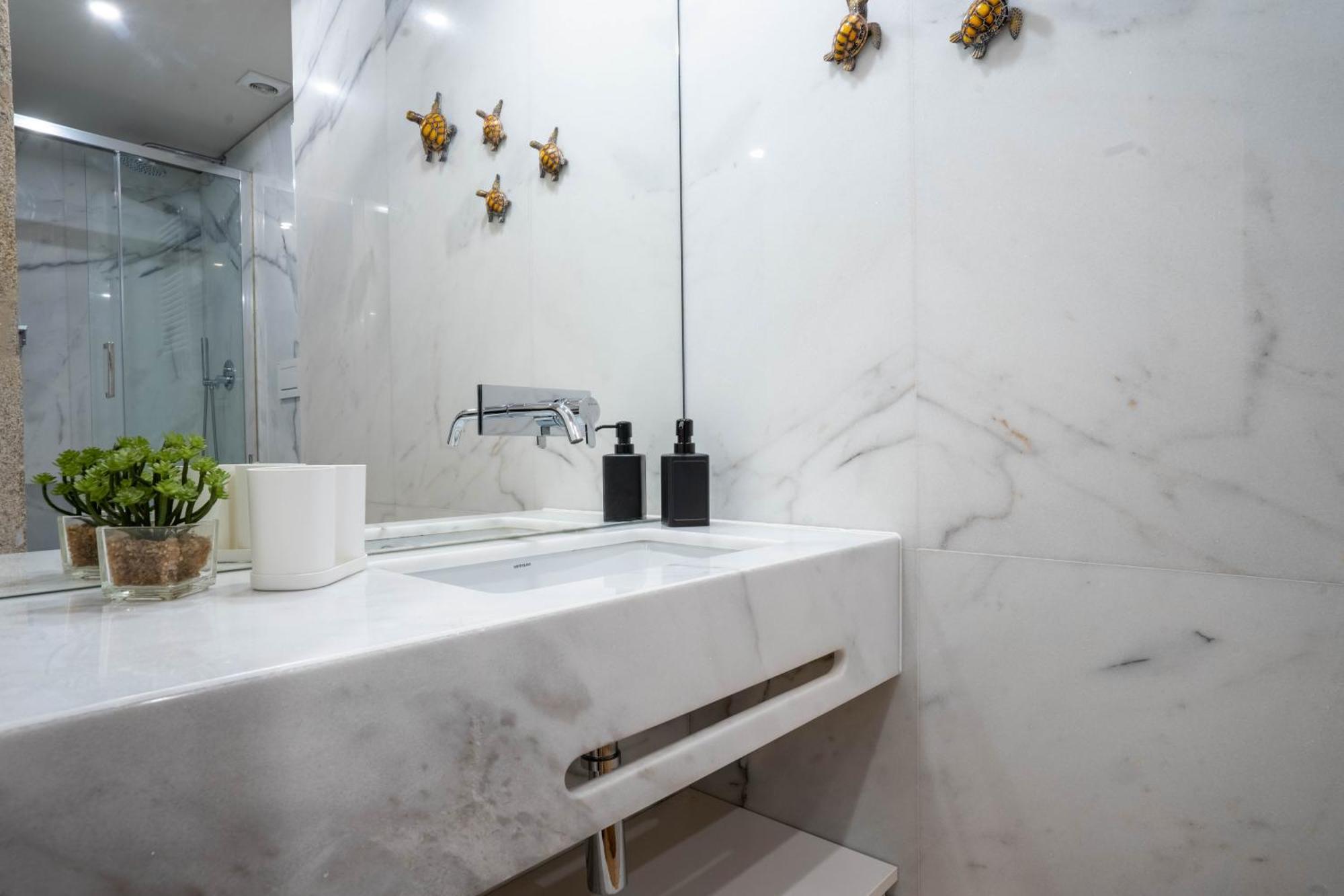 Primrose 1Br Delight W Parking By Lovelystay 포르투 외부 사진