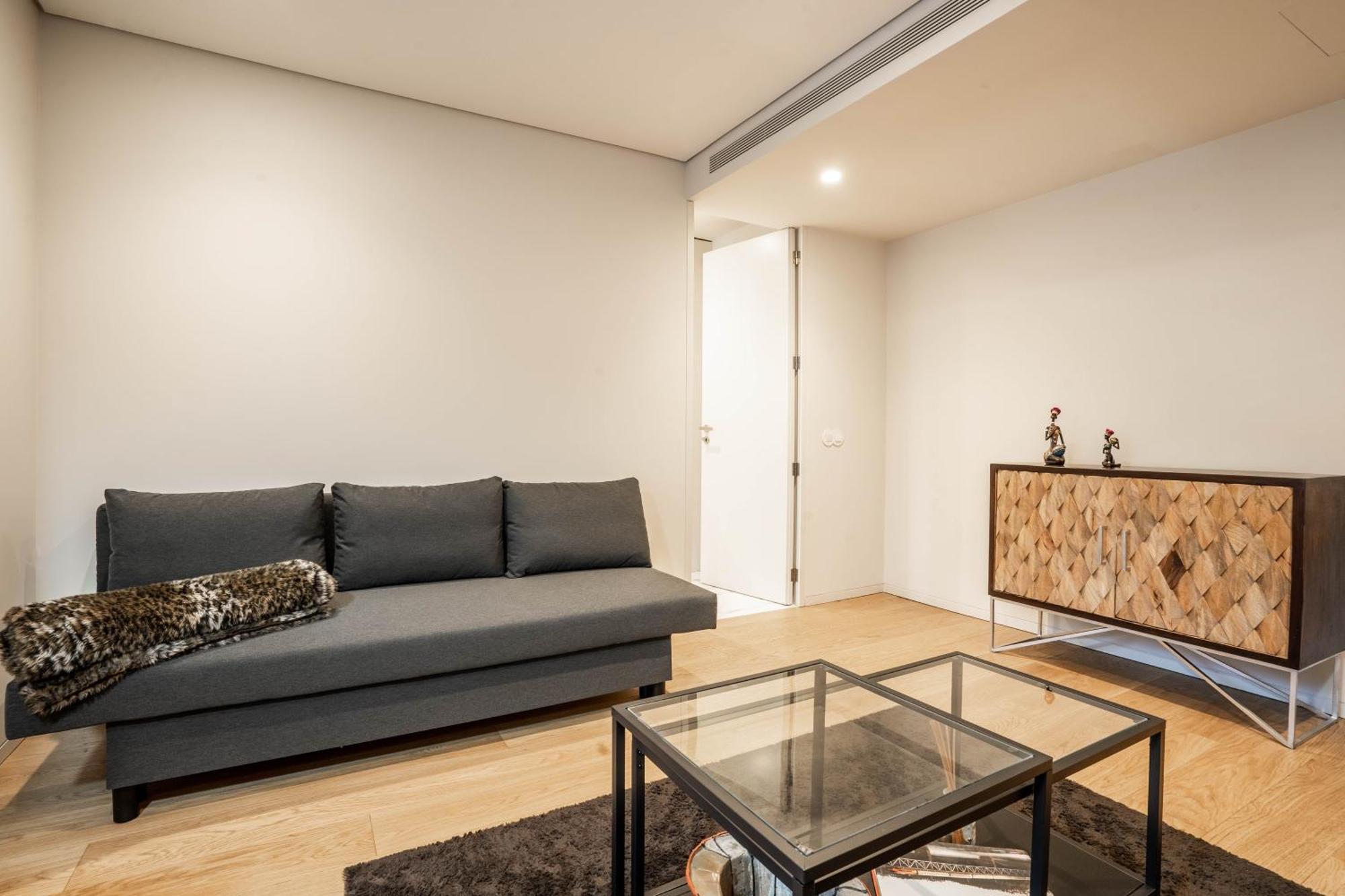 Primrose 1Br Delight W Parking By Lovelystay 포르투 외부 사진