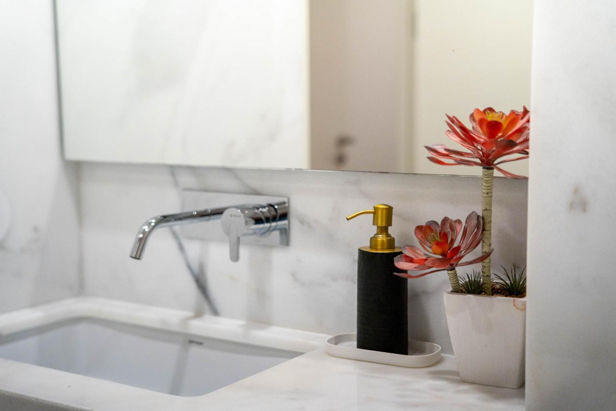 Primrose 1Br Delight W Parking By Lovelystay 포르투 외부 사진