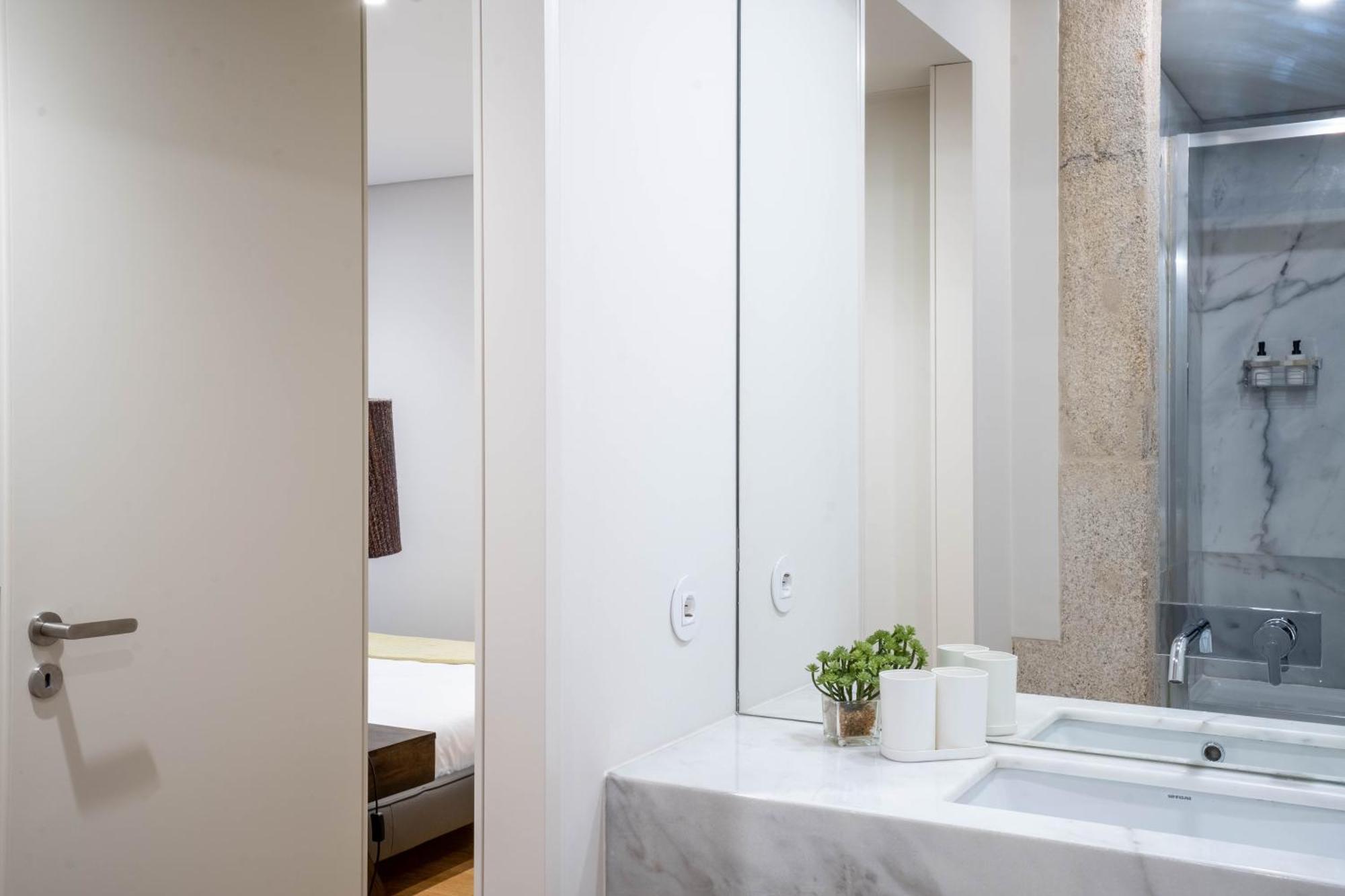 Primrose 1Br Delight W Parking By Lovelystay 포르투 외부 사진