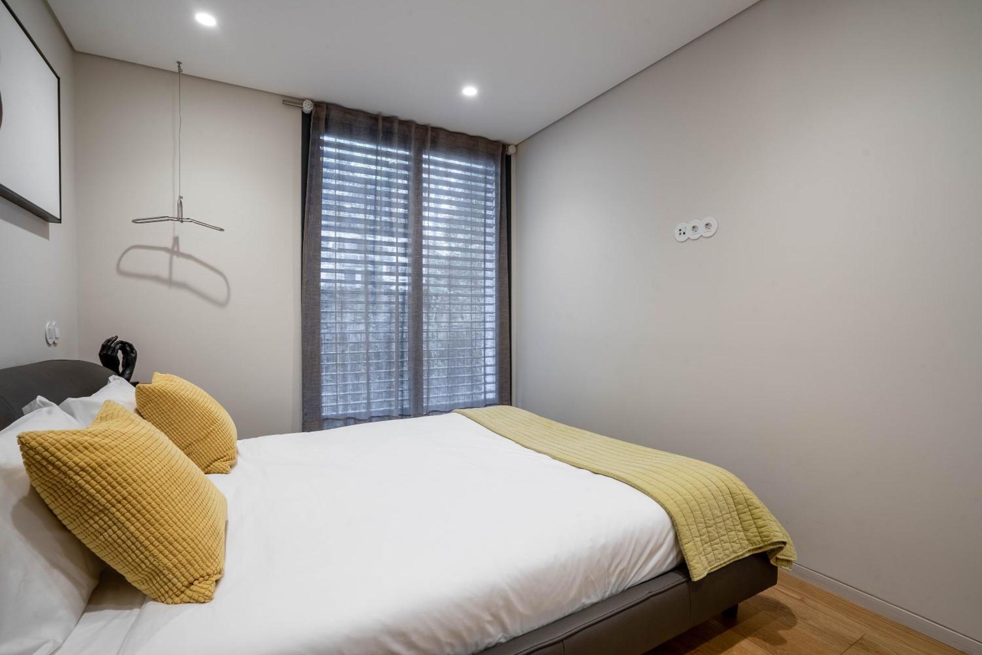 Primrose 1Br Delight W Parking By Lovelystay 포르투 외부 사진